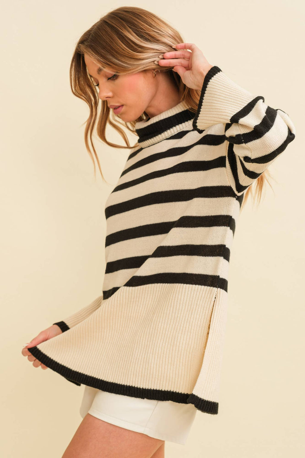 STRIPED TURTLE NECK SWEATER