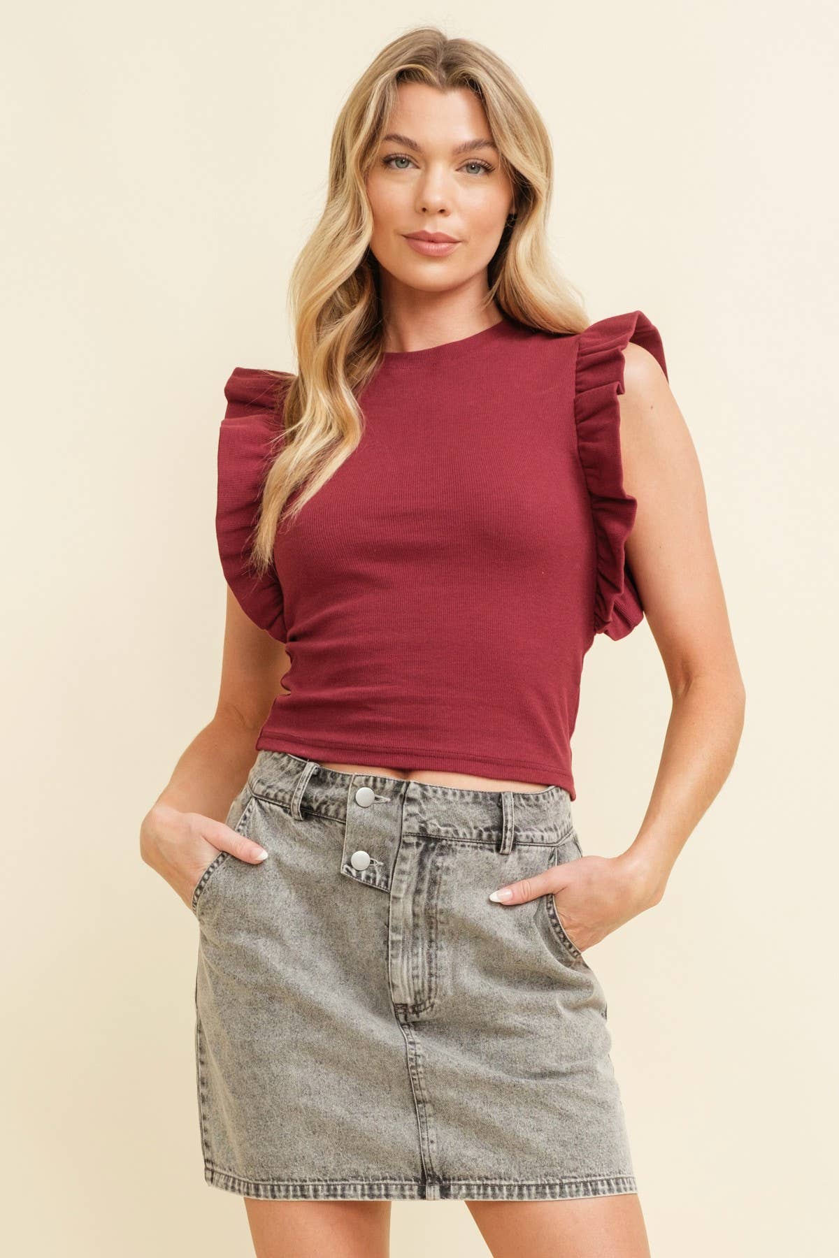 GAME DAY RUFFLE CAP SLEEVE TOP