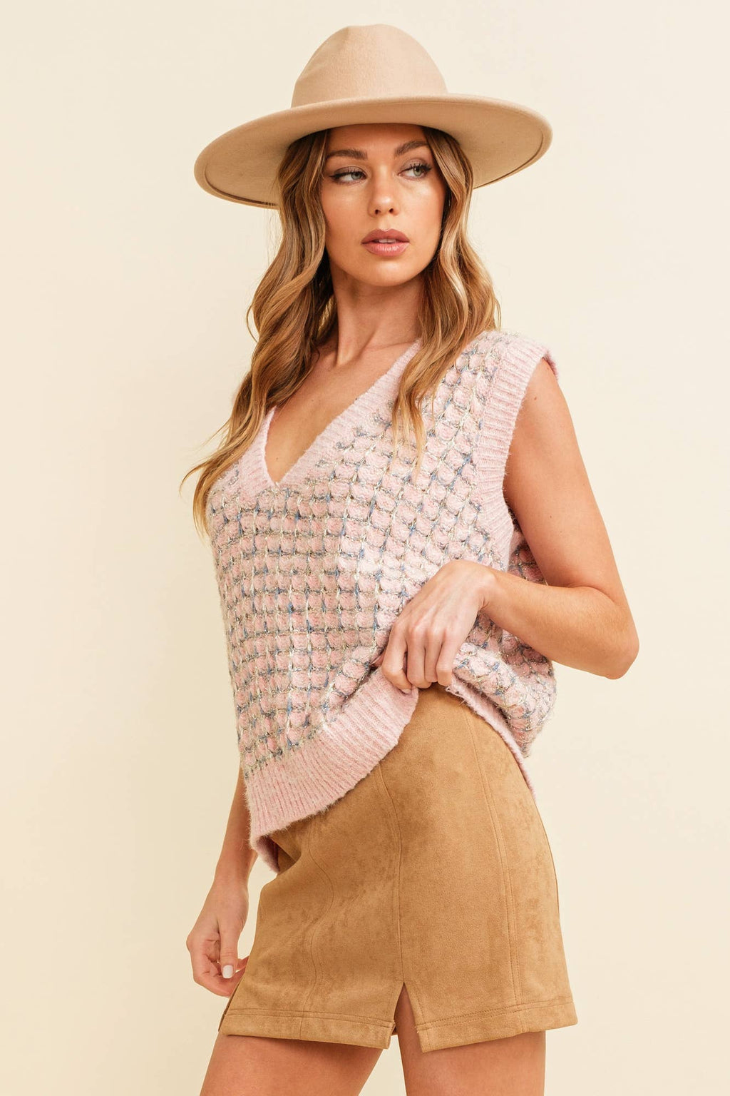 KNITTED V NECK SWEATER VEST